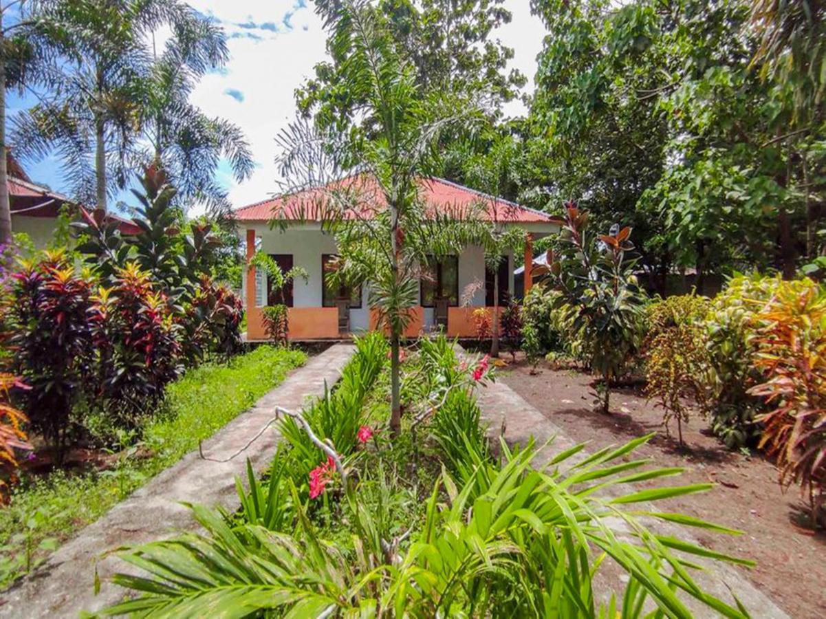Oyo 90988 Tangkoko Jungle Homestay Rinondoran Bagian luar foto